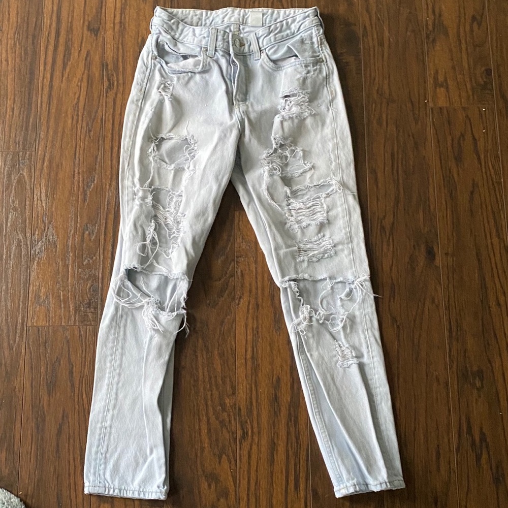 Very ripped boyfriend jeans